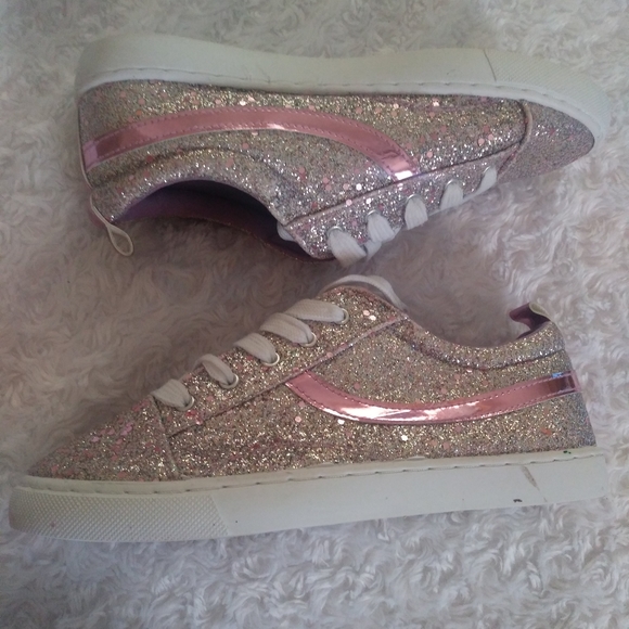 Twisted Shoes - Twisted Slip in and step out tennis Shoes Size 7